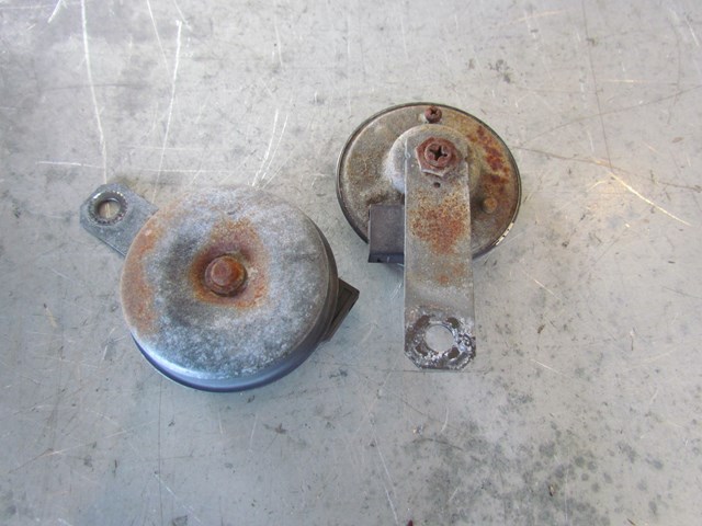 2003 Subaru Legacy Horn Set