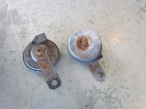 2003 Subaru Legacy Horn Set