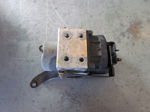 2003 Subaru Legacy ABS Pump w/Bracket