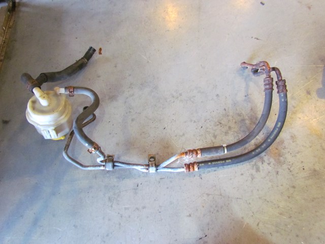 2003 Subaru Legacy Wagon Power Steering Fluid Reservoir w/Lines
