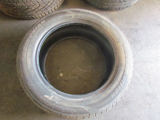 Arizonian Silver Edition 225/55R17 Tire 5/32nds Tread