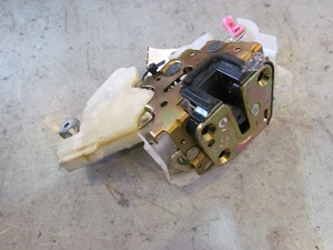 2004 Subaru Impreza Front RH Door Lock Actuator 61100FE000