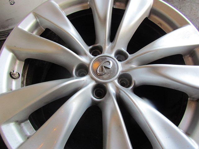 2011 Infiniti M37x Sedan 18 x 8