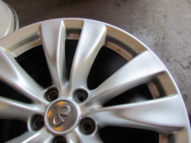 2011 Infiniti M37x Sedan 18 x 8