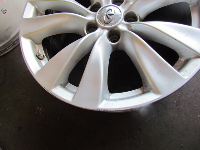 2011 Infiniti M37x Sedan 18 x 8