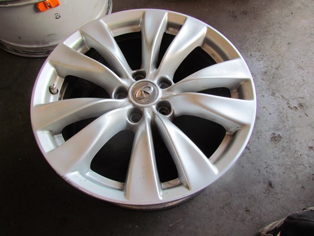 2011 Infiniti M37x Sedan 18 x 8