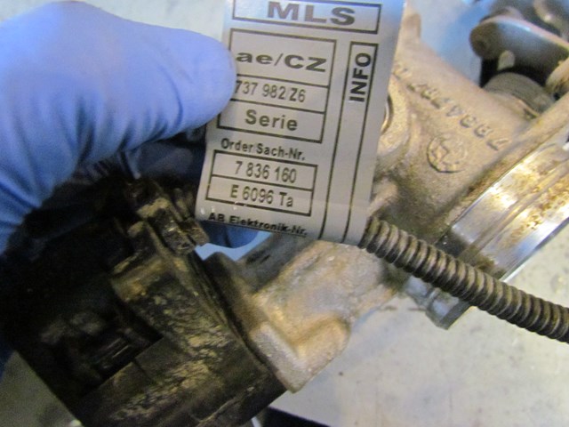 2007 BMW M6 RH Fuel Injection Throttle Body Housing 