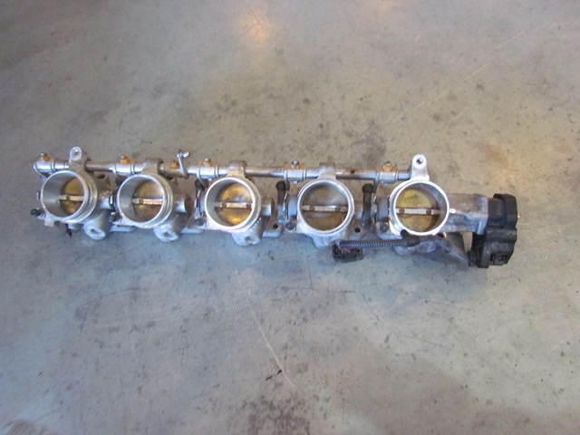 2007 BMW M6 RH Fuel Injection Throttle Body Housing 