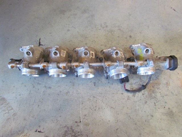 2007 BMW M6 RH Fuel Injection Throttle Body Housing 