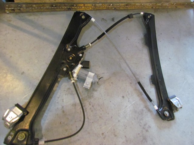 2006 BMW E60 M5 Front RH Passenger Power Window Motor & Regulator