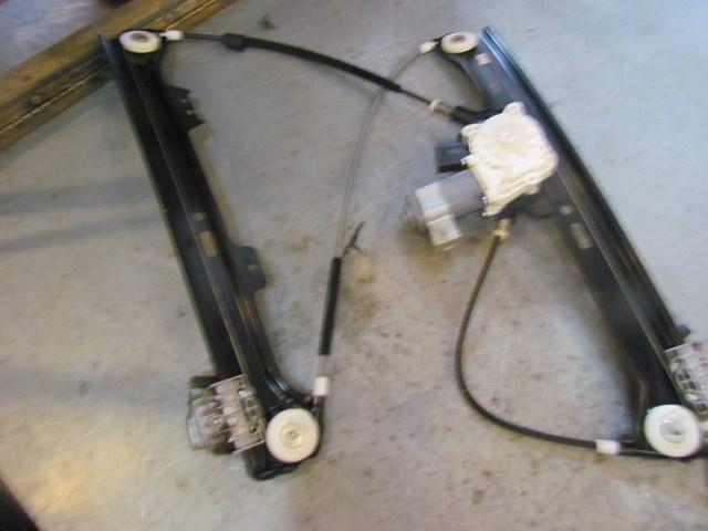 2006 BMW E60 M5 Front RH Passenger Power Window Motor & Regulator