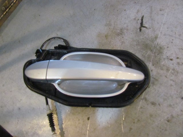 2006 BMW E60 M5 Front RH Passenger Exterior Door Handle