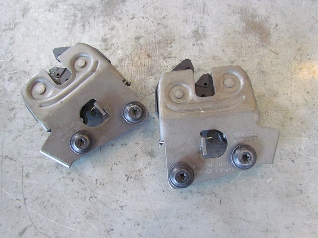 2006 BMW E60 M5 RH & LH Hood Latch Set 7 112 836 & 7 112 864