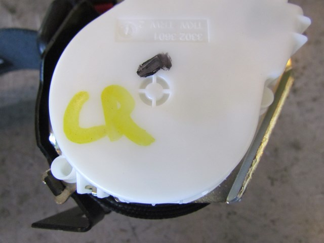 2006 BMW E60 M5 Rear Center Seat Belt & Buckle