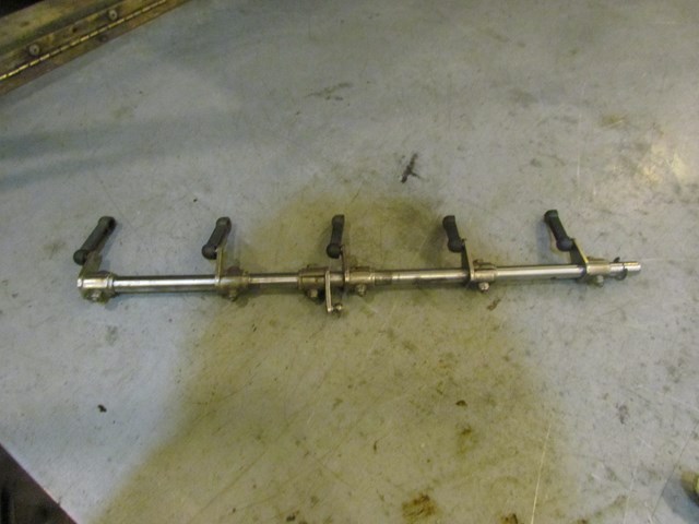 2006 BMW M5 V85 RH Passenger Throttle Rail 