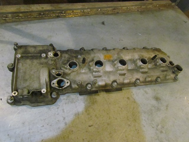 2006 BMW M5 S85 RH Passenger Valve Cover 2 122 435