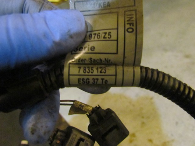 2006 BMW M5 S85 AC Compressor Wire Harness Connector 7 835 123