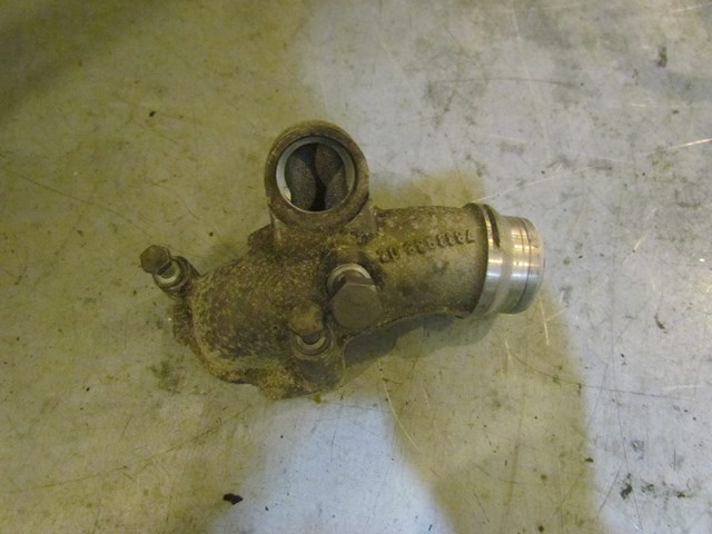 2006 BMW M5 S85 RH Passenger Coolant Connector
