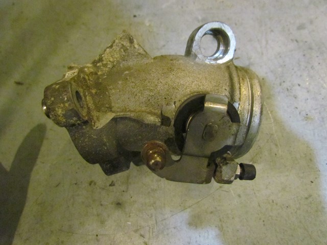 2006 BMW M5 S85 RH Passenger Throttle Body 7834832-02