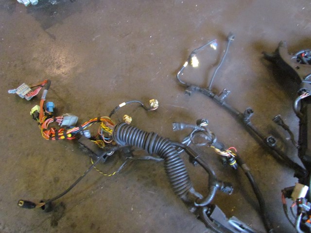 2006 BMW M5 E85 Main Engine Wiring- 1 Broken Plug-See Photos