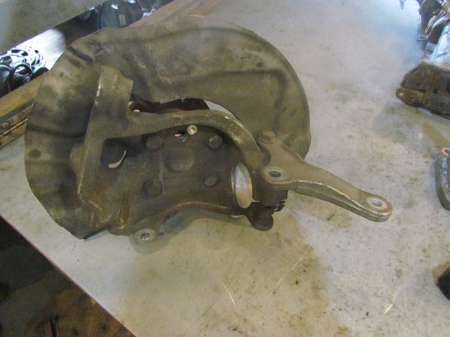 2006 BMW E60 M5 Front RH Passenger Spindle