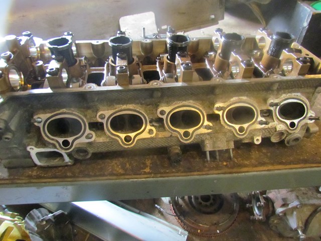 2006 BMW M5 S85 RH Passenger Cylinder Head