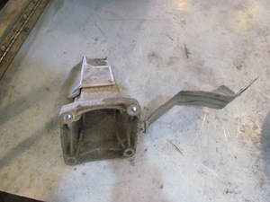 2006 BMW E60 M5 LH Driver Engine Mount 2 282 633