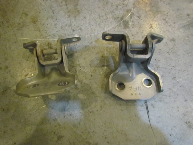 2010 Subaru WRX RH Passenger Front Door Hinges