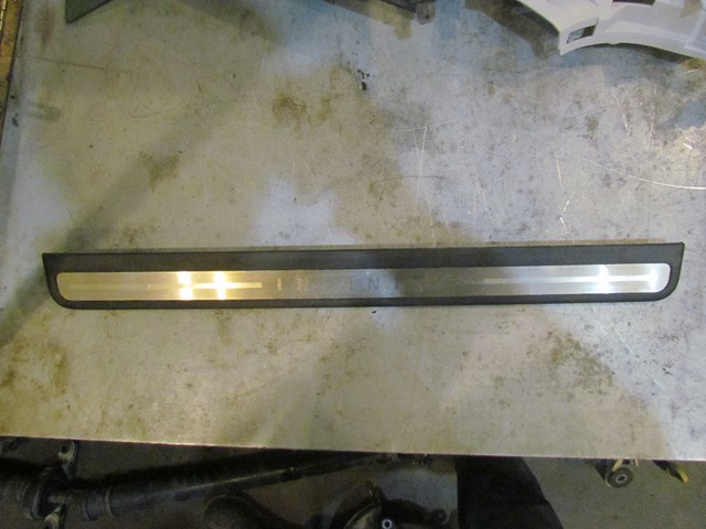 2010 Infiniti G37X Sedan RH Passenger Front Door Sill Kick Plate