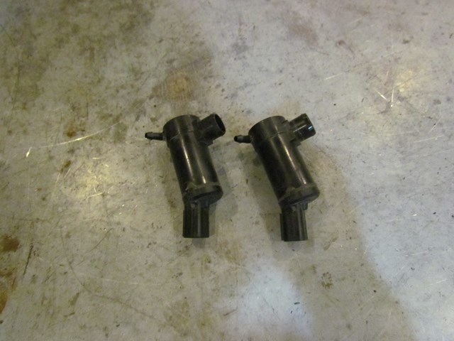 2010 Subaru WRX Hatchback Windshield Washer Pumps Set of 2 OEM