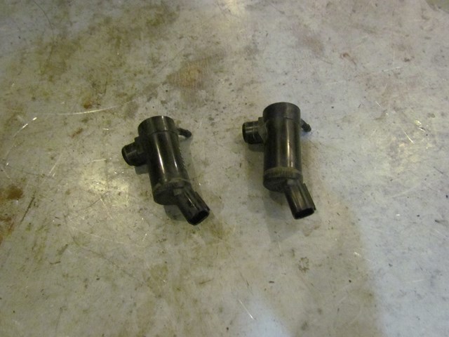 2010 Subaru WRX Hatchback Windshield Washer Pumps Set of 2 OEM