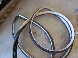 2010 Infiniti G37 Sedan Front RH Passenger Door Seal