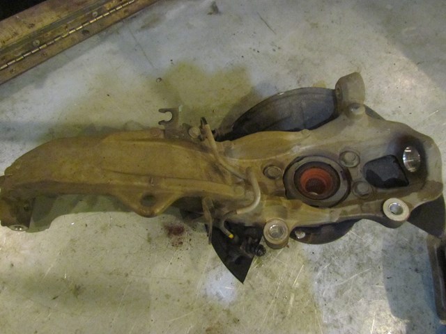 2010 Infiniti G37x Sedan Front RH Passenger Spindle