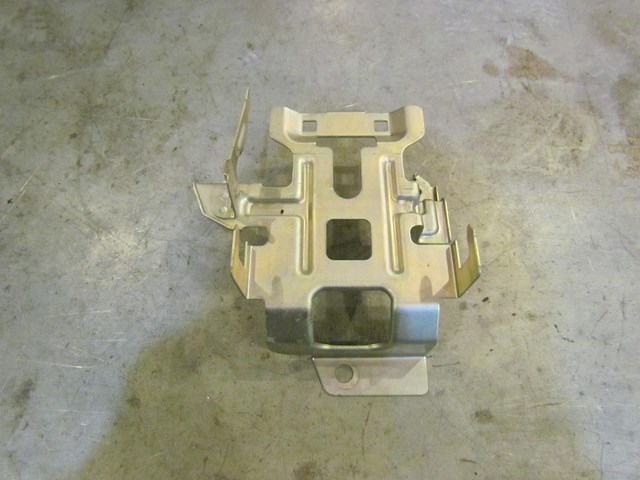 2010 Infiniti G37x Sedan VVEL Control Bracket