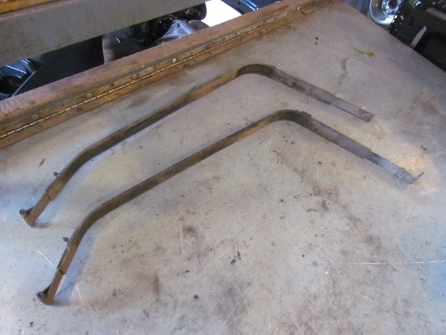 2010 Infiniti G37x Sedan Fuel Tank Straps