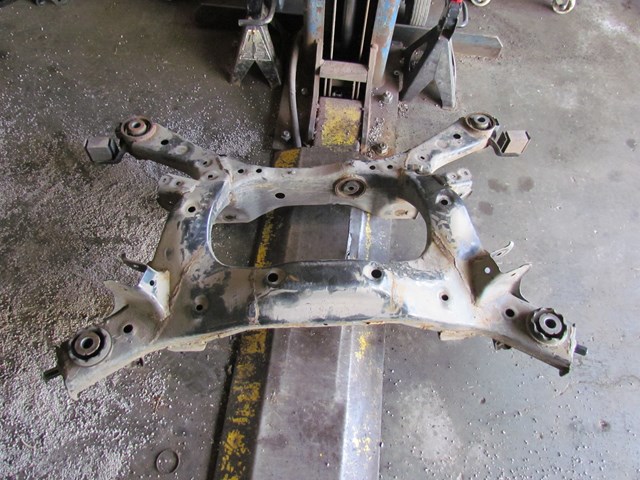 2010 Infiniti G37x Sedan Rear Subframe