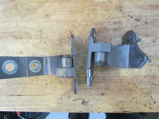 2010 Infiniti G37X Sedan RH Passenger Rear Door Hinge Set