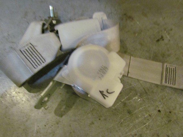 2010 Infiniti G37x Sedan Rear Center Seat Belt & Buckle