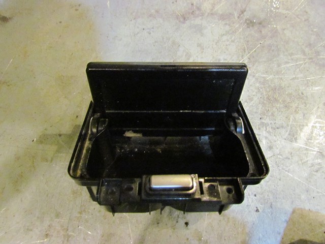 2003 Infiniti G35 Coupe Front Center Console Cup Holder