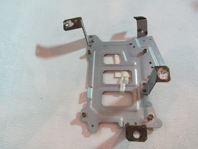 2003 2004 Infiniti G35 Coupe Amplifier Bracket