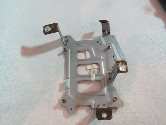 2003 2004 Infiniti G35 Coupe Amplifier Bracket