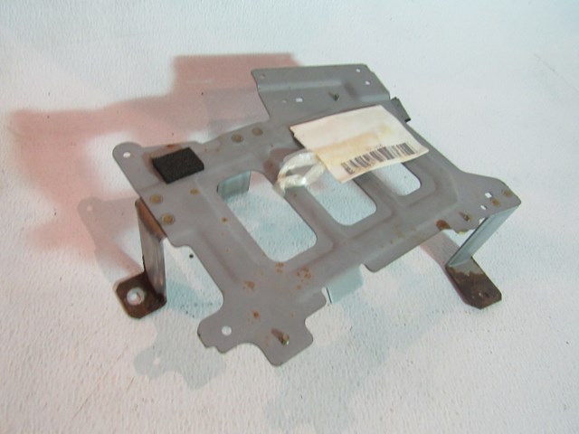 2003 2004 Infiniti G35 Coupe Amplifier Bracket