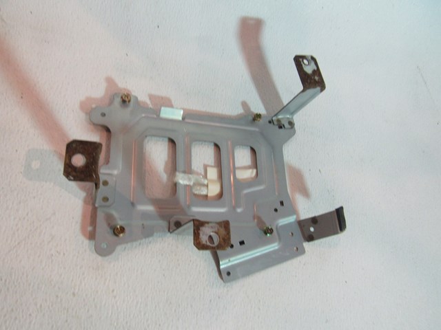 2003 2004 Infiniti G35 Coupe Amplifier Bracket