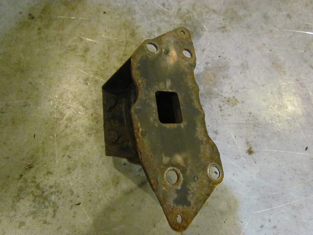 2003 Infiniti G35 Coupe Front RH Pass Bumper Bracket