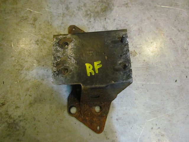 2003 Infiniti G35 Coupe Front RH Pass Bumper Bracket