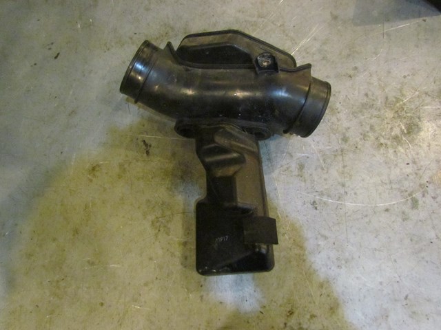 2003 Infiniti G35 Coupe Air Intake Tube