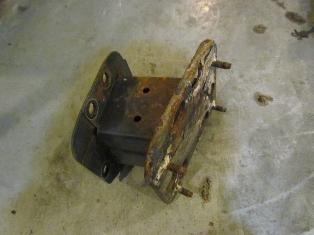 03 Infiniti G35 Coupe Rear RH Passenger Bumper Bracket