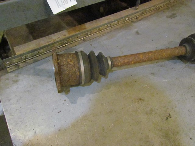 2003 Infiniti G35 Coupe Rear RH Passenger Axle