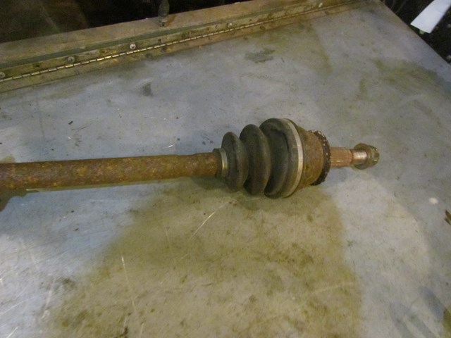 2003 Infiniti G35 Coupe Rear RH Passenger Axle