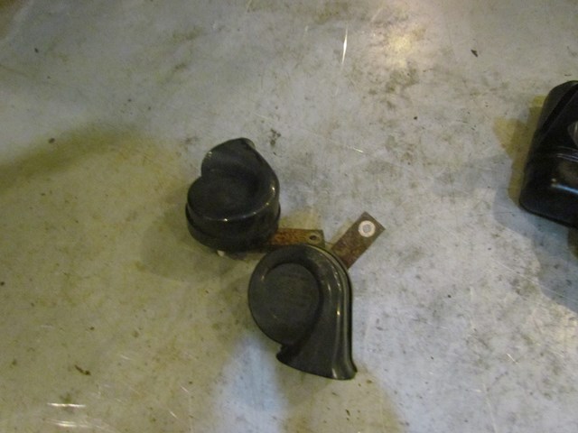 2003 Infiniti G35 Coupe Horn Set